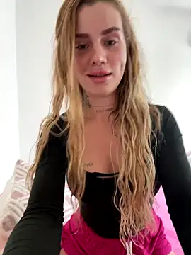 EmiliaCatalina online show from 9, 10, 2025