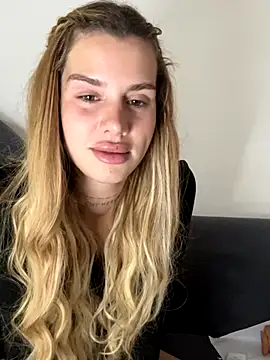 EmiliaCatalina online show from 25, 11, 2025