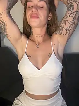 EmiliaCatalina online show from 19, 4, 2026