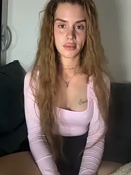 EmiliaCatalina online show from 27, 4, 2026