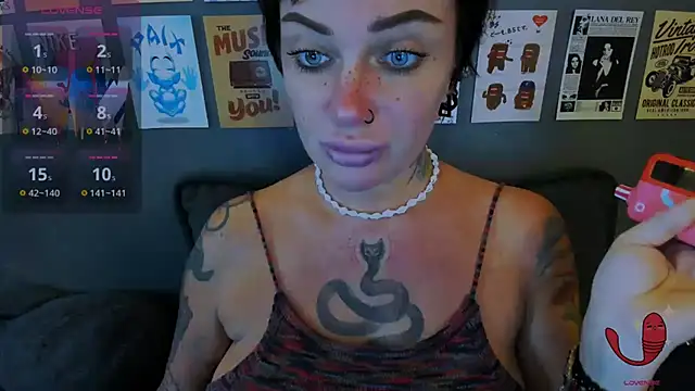 Snapshot of EllieOz chatting on 7, 7, 2026 EllieOz online show from 7, 7, 2026