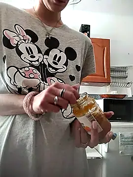 LauraBaby online show from 29, 9, 2025