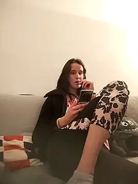 LauraBaby online show from 5, 10, 2025