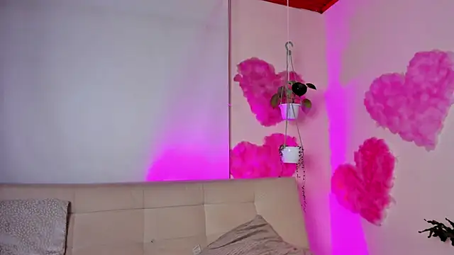 roselinedior online show from 15, 2, 2025