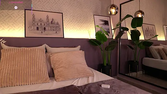 ElleDiane online show from 9, 9, 2025