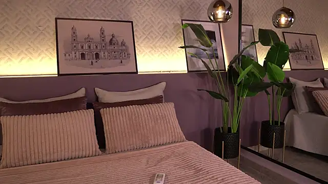 ElleDiane online show from 24, 7, 2026