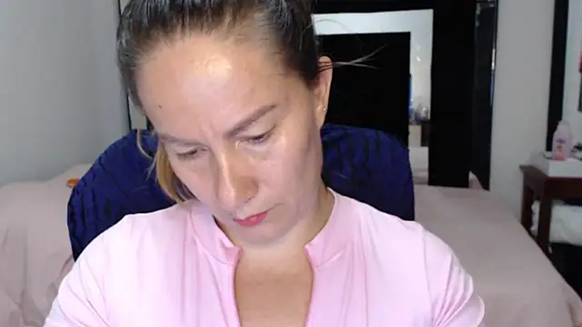 Snapshot of CATRINA-83 chatting on 4, 8, 2026 CATRINA-83 online show from 4, 8, 2026
