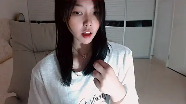 -Lucky Girl online show from 17, 9, 2025