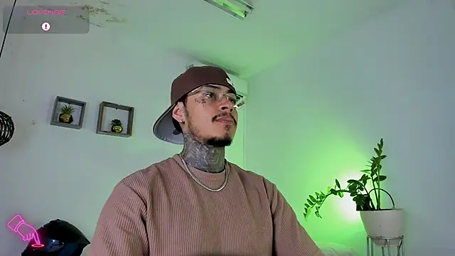 JordanSmiith  online show from 22, 2, 2025