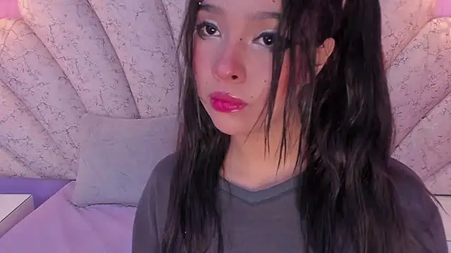 Snapshot of chloe_watson_ chatting on 9, 3, 2025 chloe watson online show from 9, 3, 2025