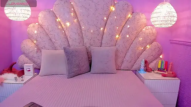 Snapshot of chloe_watson_ chatting on 12, 3, 2025 chloe watson online show from 12, 3, 2025