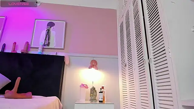 Snapshot of chloe_watson_ chatting on 25, 10, 2025 chloe watson online show from 25, 10, 2025