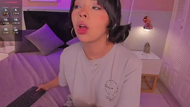 chloe watson  online show from 16, 4, 2026