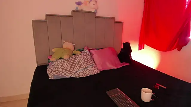 chloe watson  online show from 24, 7, 2026