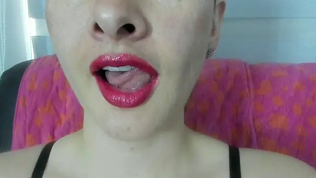 queen fetish online show from 25, 6, 2026
