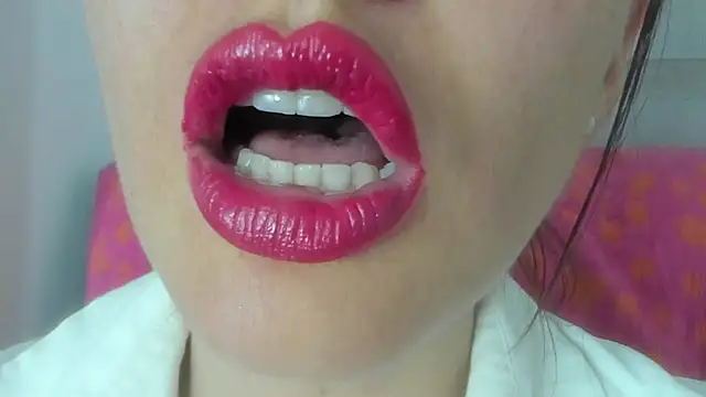 queen fetish online show from 4, 7, 2026