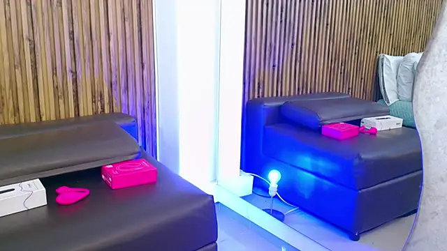 evelynjohnsoon online show from 13, 9, 2025