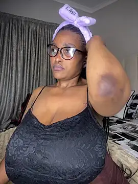 Bustygoddess32 online show from 19, 4, 2026