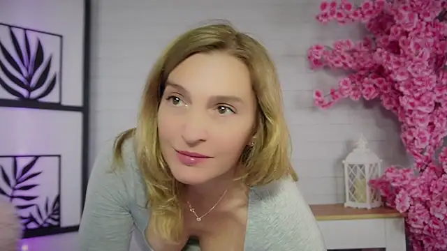 Snapshot of ms_natty chatting on 8, 10, 2025 ms natty online show from 8, 10, 2025