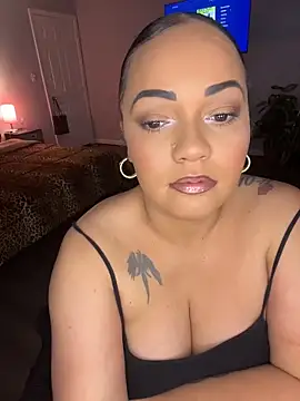 Snapshot of DestineeJayde chatting on 5, 5, 2026 DestineeJayde online show from 5, 5, 2026