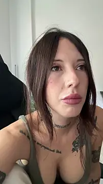 Snapshot of BellaGiaxx chatting on 1, 11, 2025 BellaGiaxx online show from 1, 11, 2025