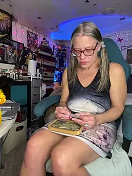 TrenaAnne online show from 19, 2, 2025