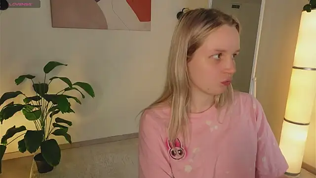 Snapshot of Beatrica_Klein chatting on 10, 11, 2025 Beatrica Klein online show from 10, 11, 2025