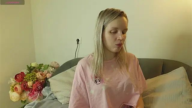 Snapshot of Beatrica_Klein chatting on 17, 11, 2025 Beatrica Klein online show from 17, 11, 2025