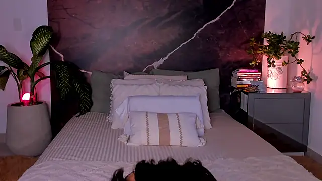 EmaSaenz online show from 16, 9, 2025