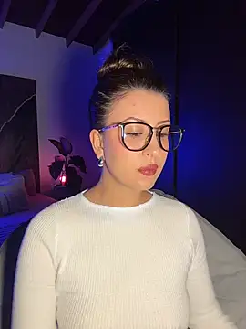 EmaSaenz online show from 21, 10, 2025