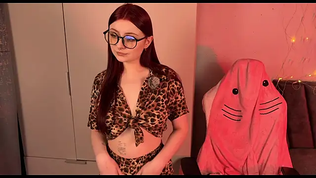 Snapshot of RozieRose chatting on 26, 10, 2025 RozieRose online show from 26, 10, 2025