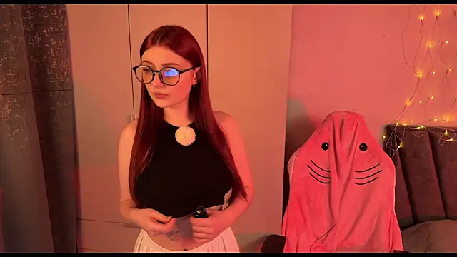 Snapshot of RozieRose chatting on 28, 11, 2025 RozieRose online show from 28, 11, 2025