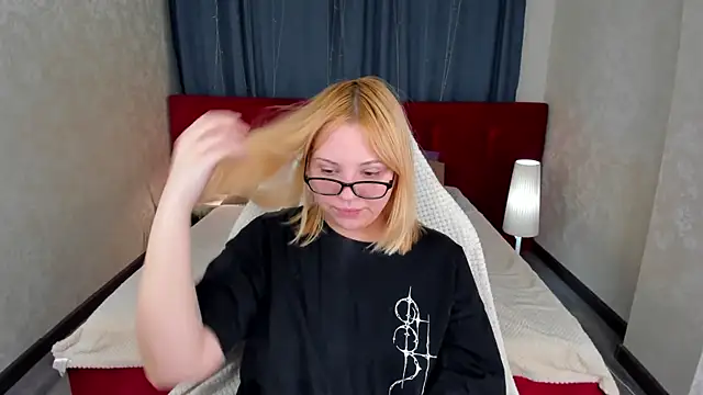 Snapshot of Stacy_Luv chatting on 15, 11, 2025 Stacy Luv online show from 15, 11, 2025