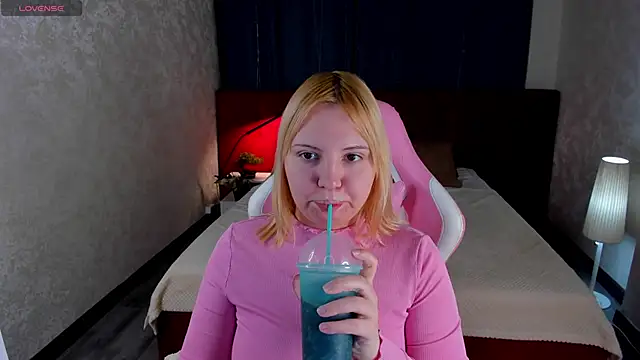 Snapshot of Stacy_Luv chatting on 16, 11, 2025 Stacy Luv online show from 16, 11, 2025