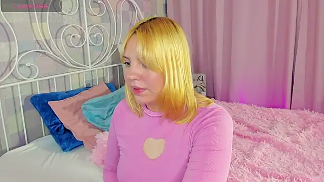 Snapshot of Stacy_Luv chatting on 21, 11, 2025 Stacy Luv online show from 21, 11, 2025