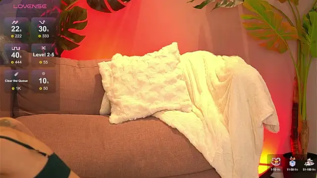 Snapshot of JuliaRichard chatting on 5, 2, 2025 JuliaRichard online show from 5, 2, 2025