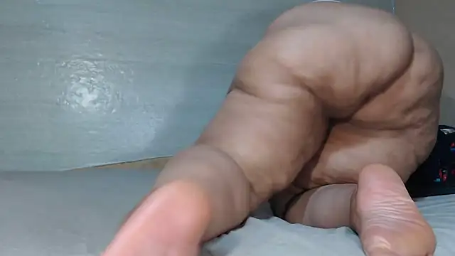 Snapshot of BustyThickyAss chatting on 26, 2, 2025 BustyThickyAss online show from 26, 2, 2025