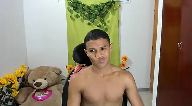 Snapshot of corzoethan chatting on 28, 2, 2025 corzoethan online show from 28, 2, 2025