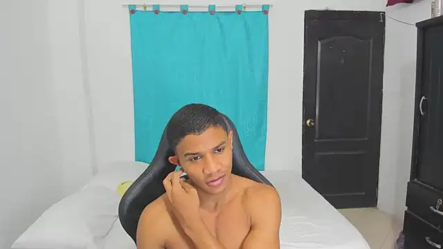 Snapshot of corzoethan chatting on 14, 9, 2025 corzoethan online show from 14, 9, 2025