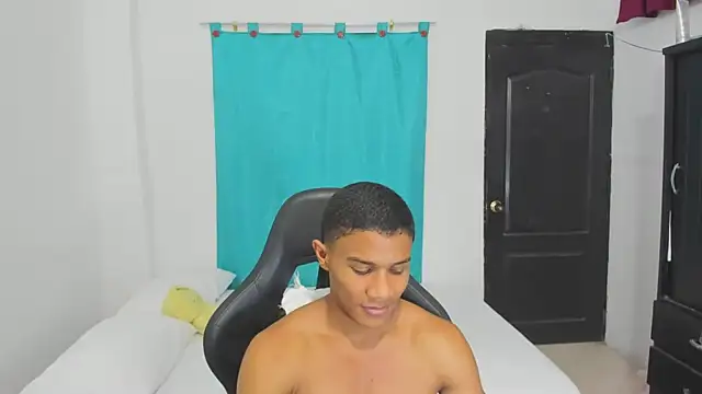 Snapshot of corzoethan chatting on 15, 9, 2025 corzoethan online show from 15, 9, 2025