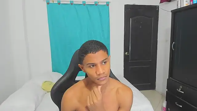 Snapshot of corzoethan chatting on 19, 10, 2025 corzoethan online show from 19, 10, 2025