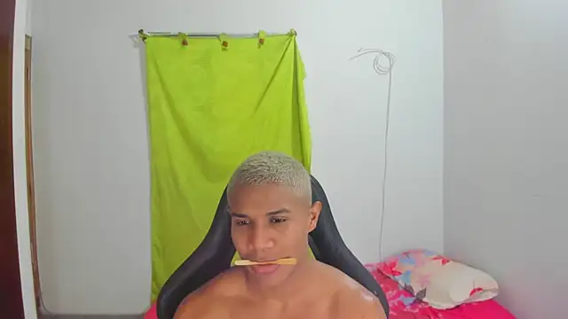 Snapshot of corzoethan chatting on 9, 5, 2026 corzoethan online show from 9, 5, 2026