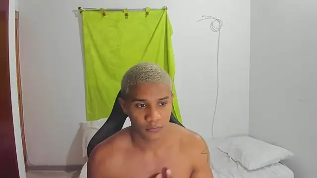 Snapshot of corzoethan chatting on 17, 5, 2026 corzoethan online show from 17, 5, 2026