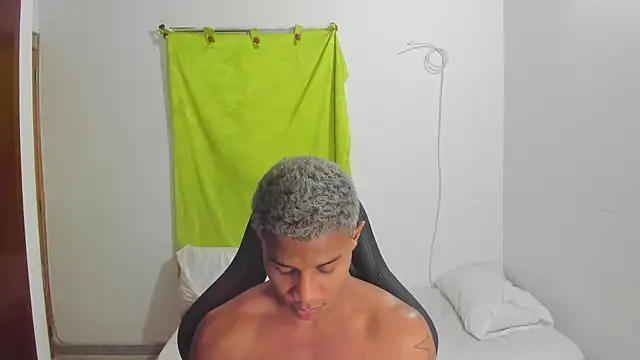 Snapshot of corzoethan chatting on 25, 5, 2026 corzoethan online show from 25, 5, 2026
