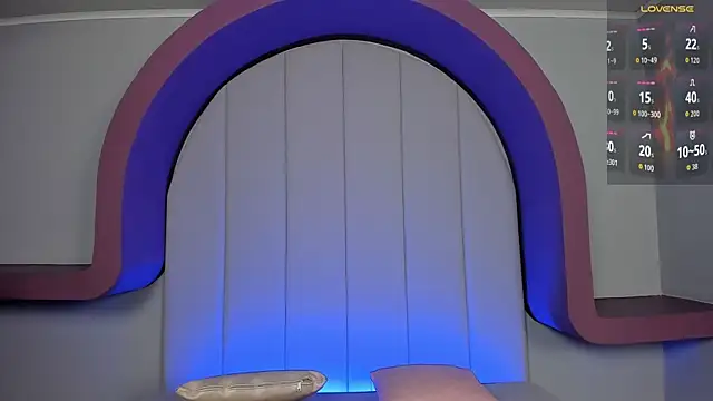 lexiethompson  online show from 13, 9, 2025