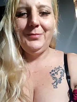 BecciDeluxe online show from 18, 1, 2026