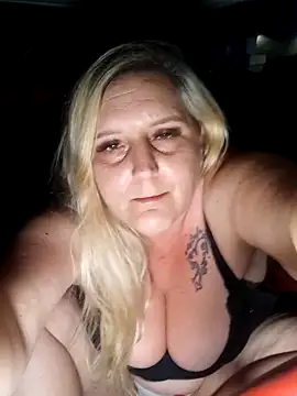 BecciDeluxe online show from 22, 4, 2026