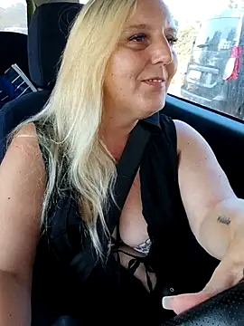 BecciDeluxe online show from 7, 7, 2026