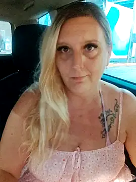 BecciDeluxe online show from 10, 7, 2026