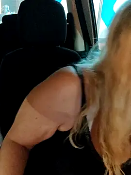 BecciDeluxe online show from 17, 7, 2026